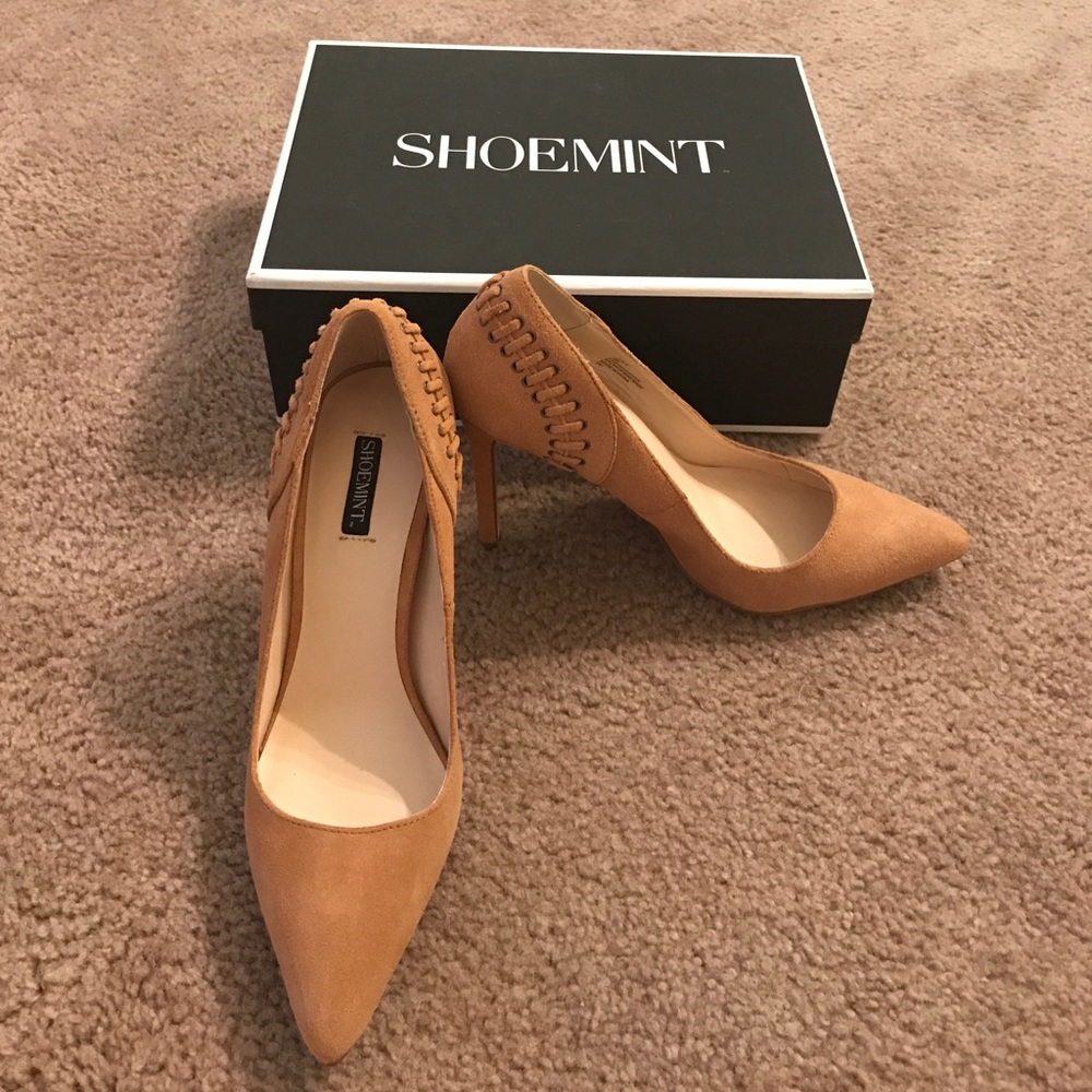 ShoeMint Tan suede Baseball stitch pumps
